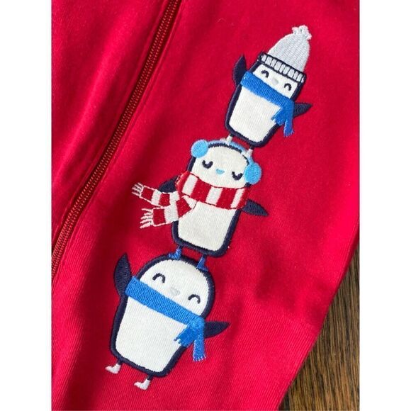 NEW GYMBORee Baby 6-12 Months Red 1-piece Penguin Appliqué Sleeper BUY 2 GET 1 F - Picture 2 of 3